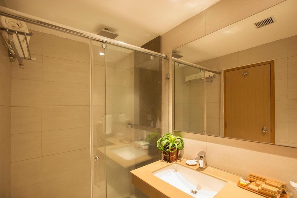 Room image 4